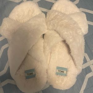 Toms slippers